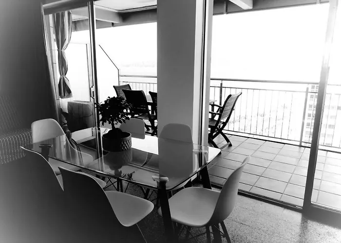 Davant Del Mar 公寓